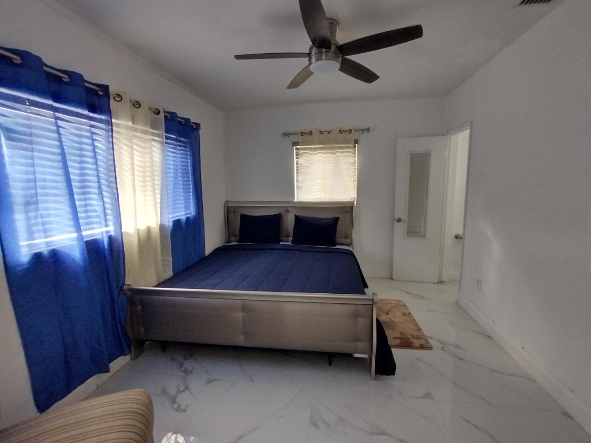 Cheerful 3-Bedroom Home /Ac+ Free Parking Норт-Майами-Бич Экстерьер фото
